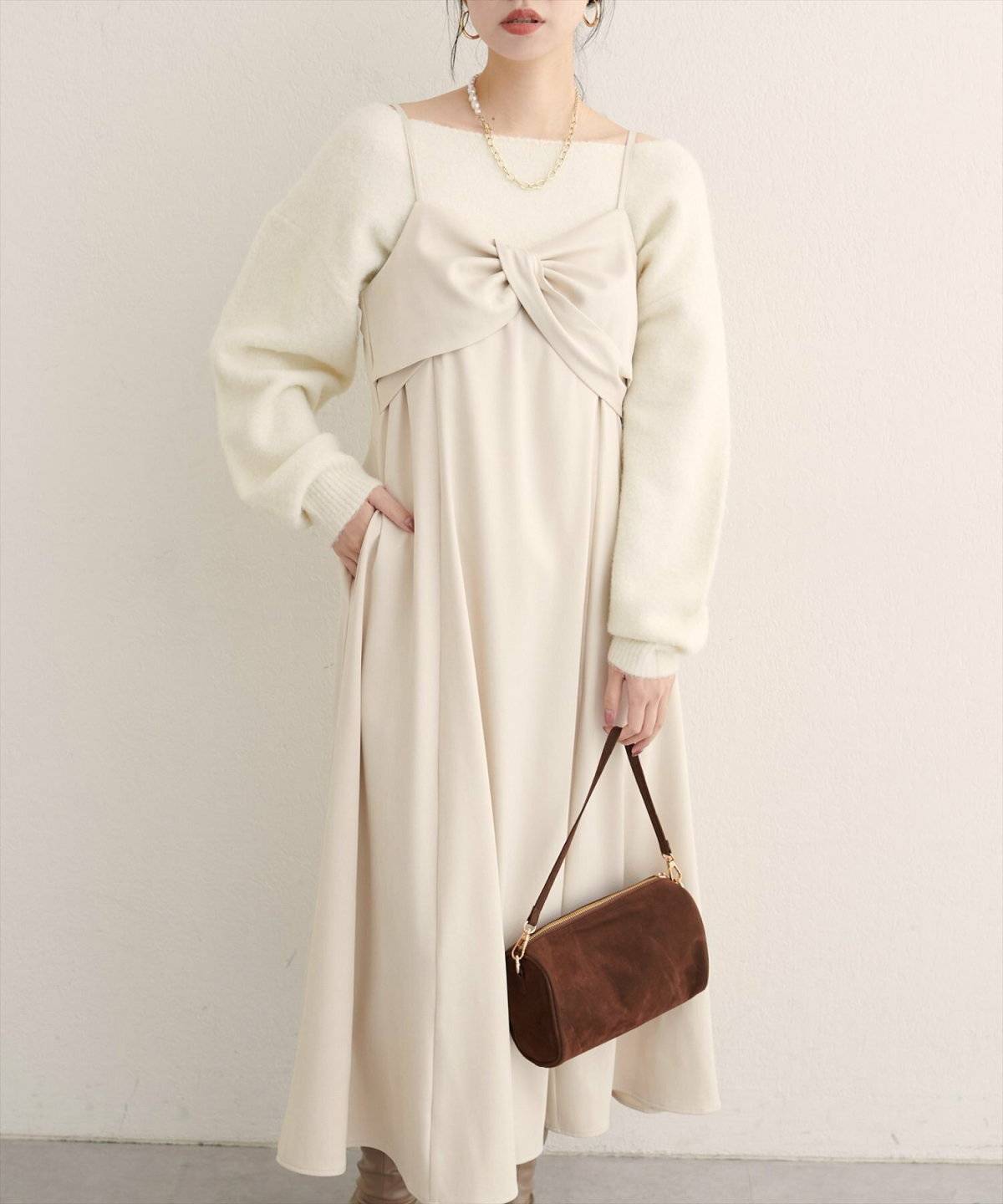 ワンピースコーデの女性