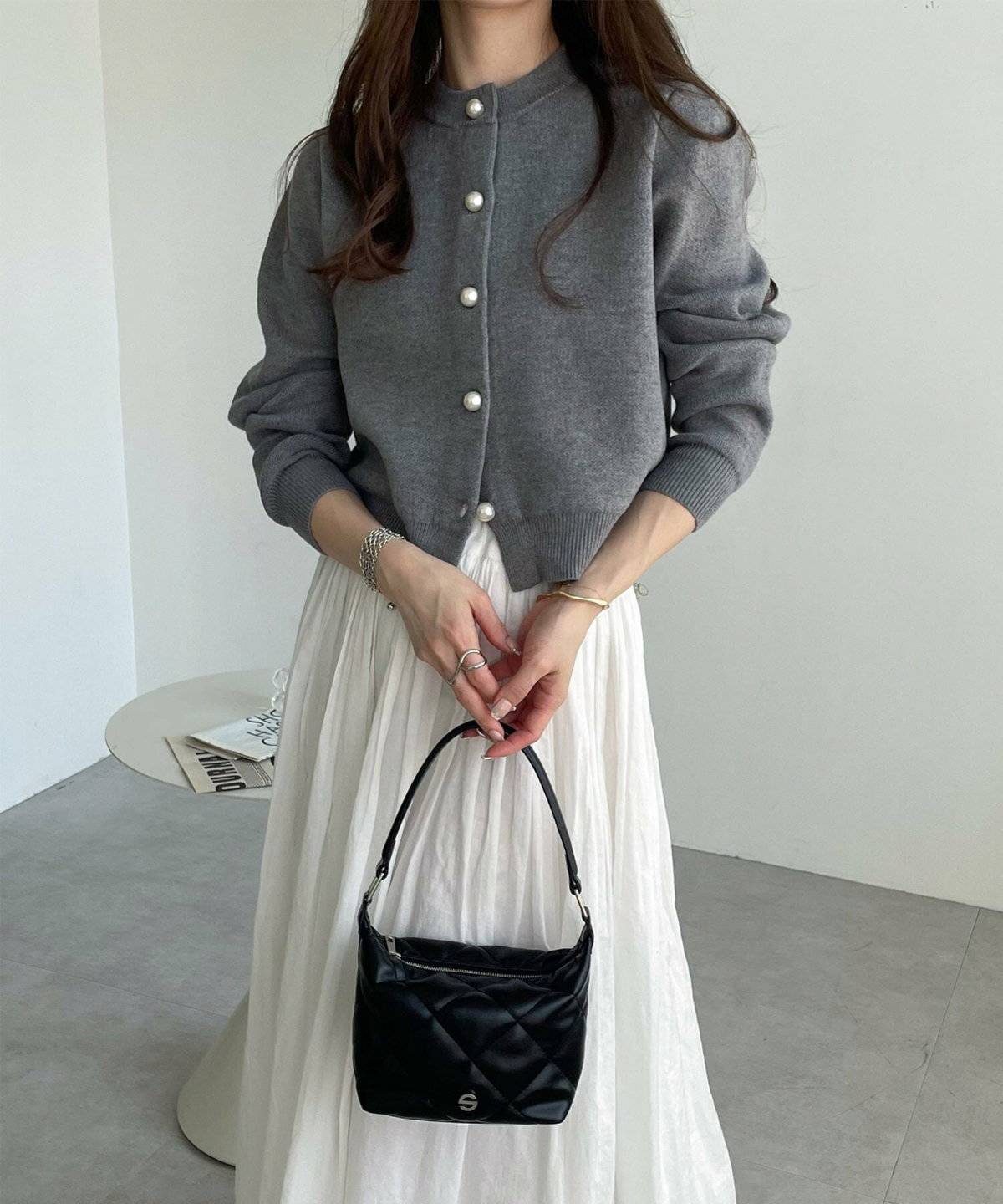 ワンピースコーデの女性