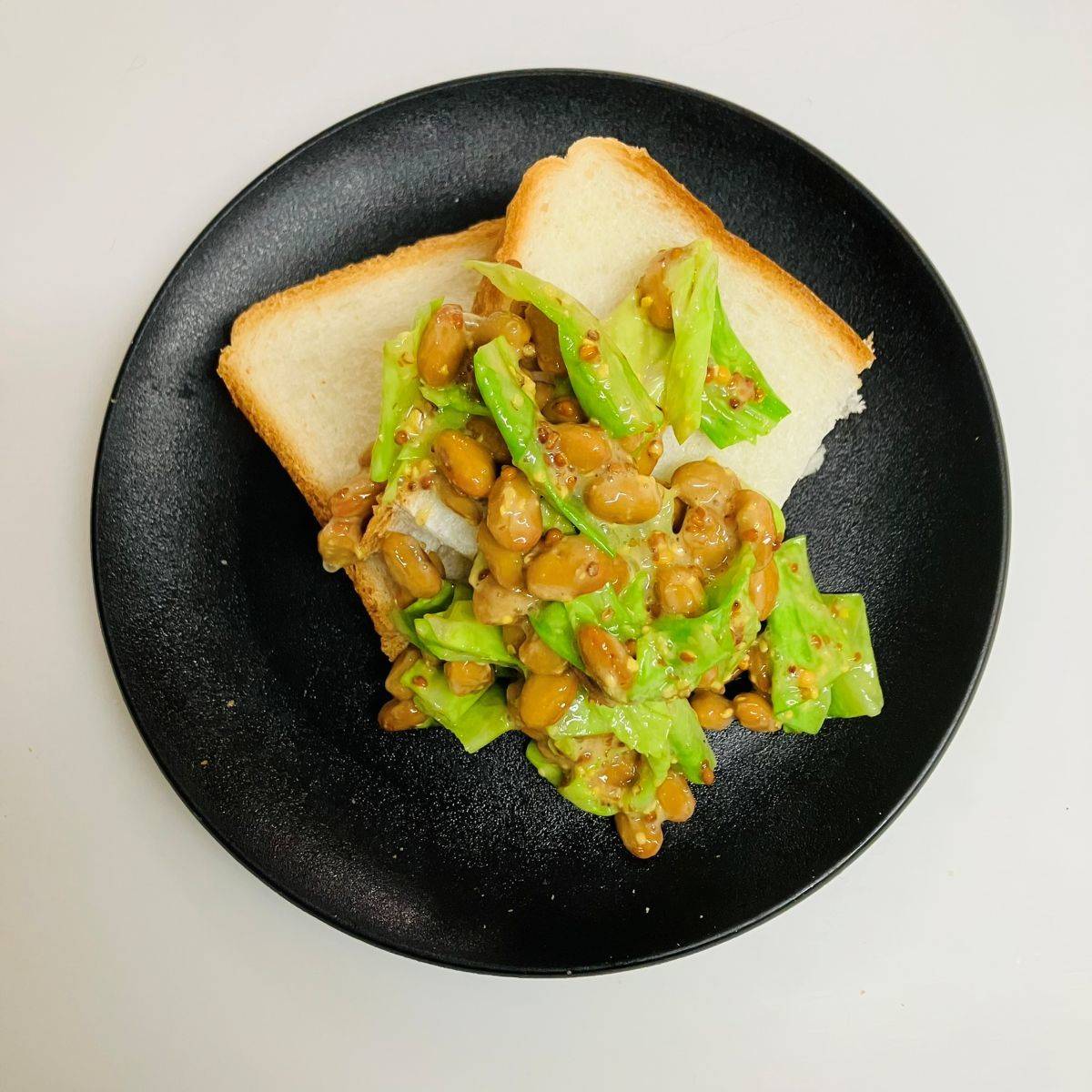 タカノフーズ公式の「キャベツ納豆 粒マスタード和え」のレシピ