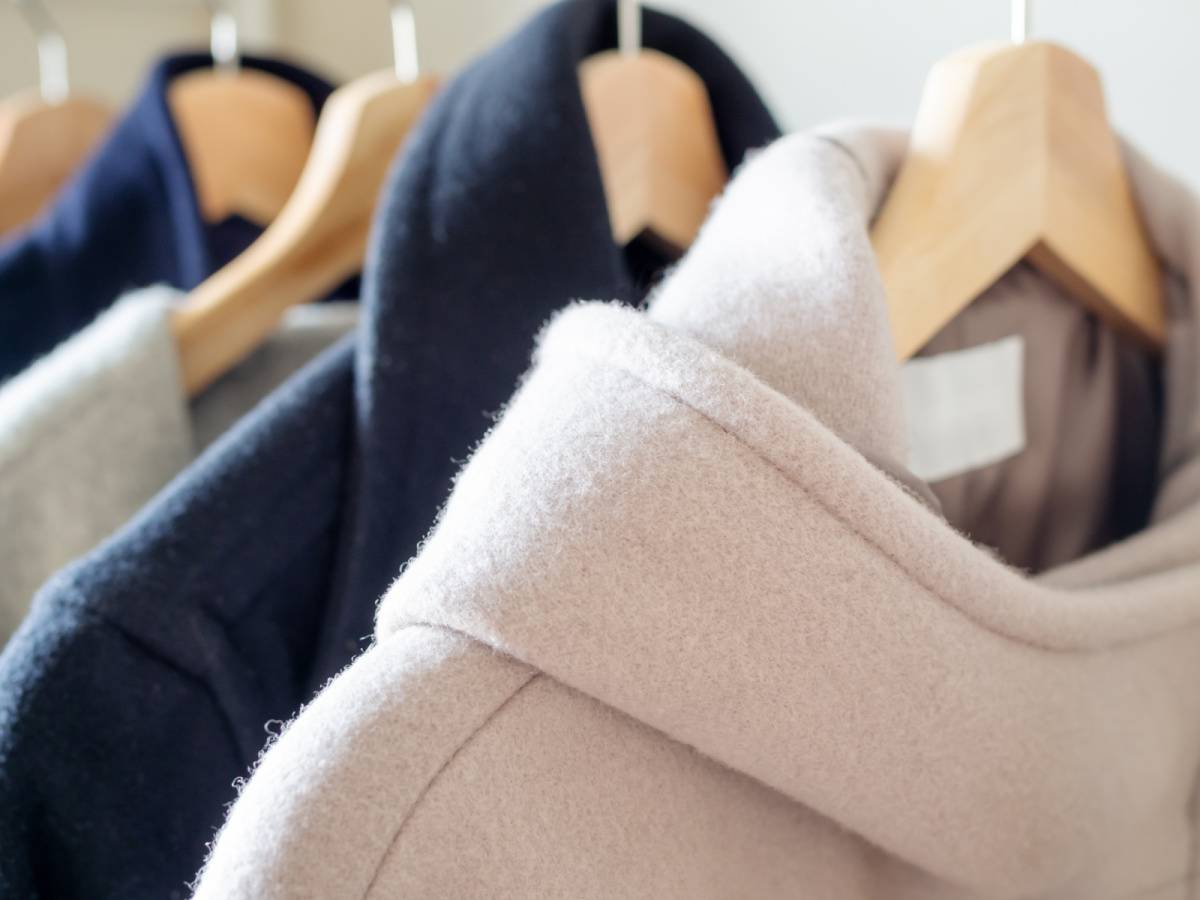  ダウンロード済み ハンガーにかけた冬のコート