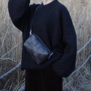 ゆったりなのに上品♪大人カジュアルを格上げする「オーバーニット」コーデ