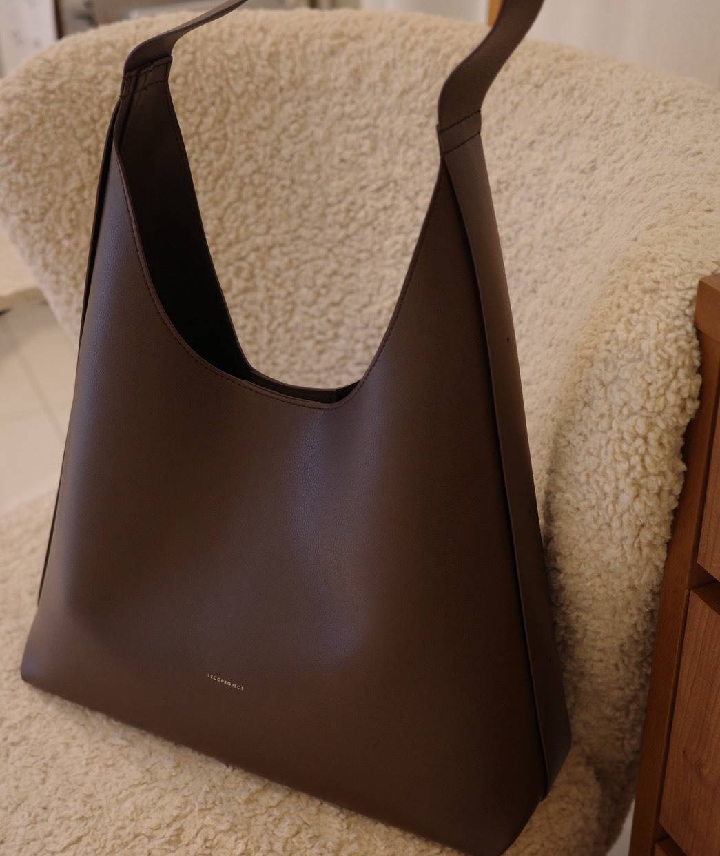 LECCPROJECTの「Log Big Hobo Bag」