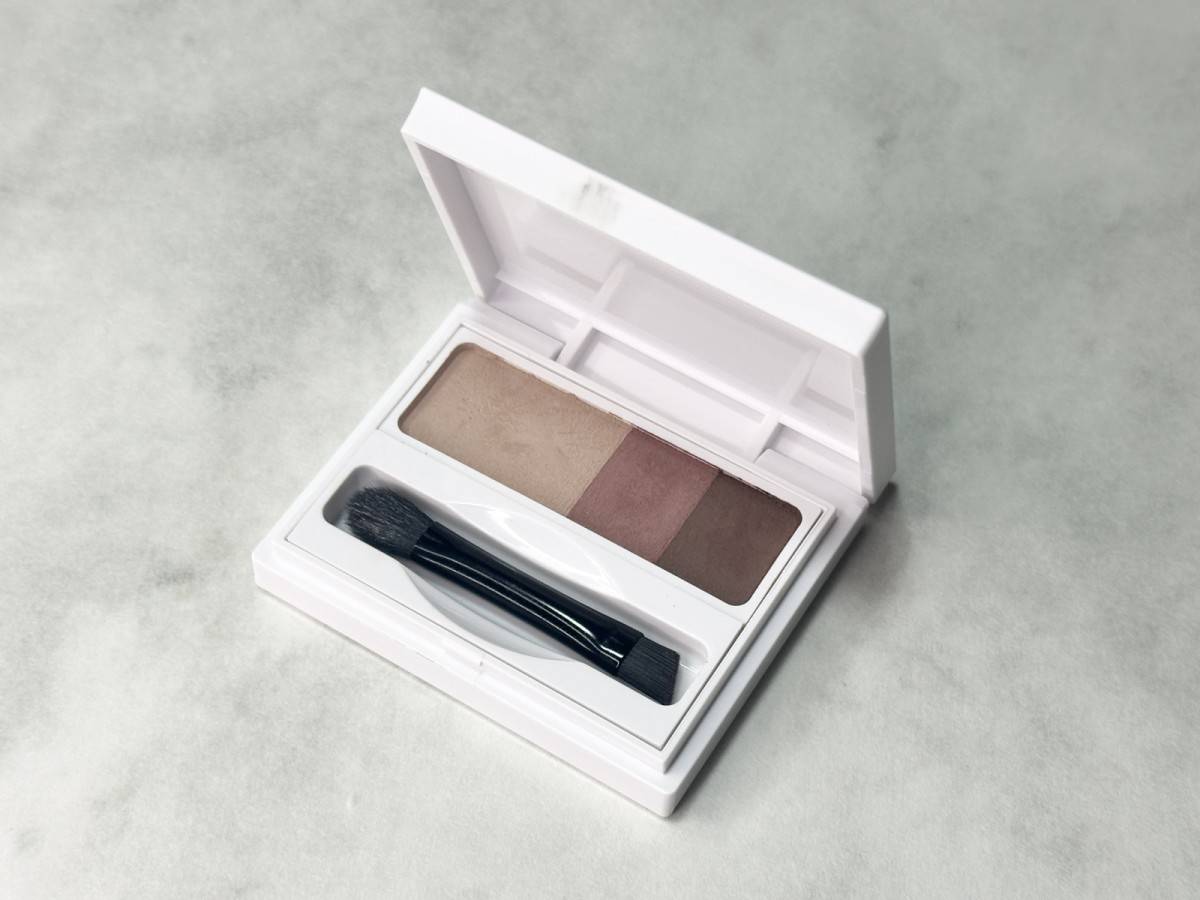 Enamorから登場したイージーニュアンスアイブロウパウダー