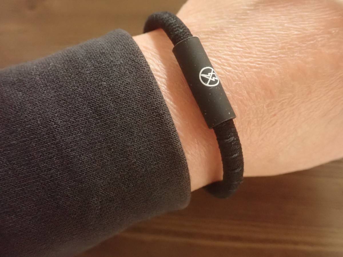 ダイソーの電気軽減ブレスレット(太丸)