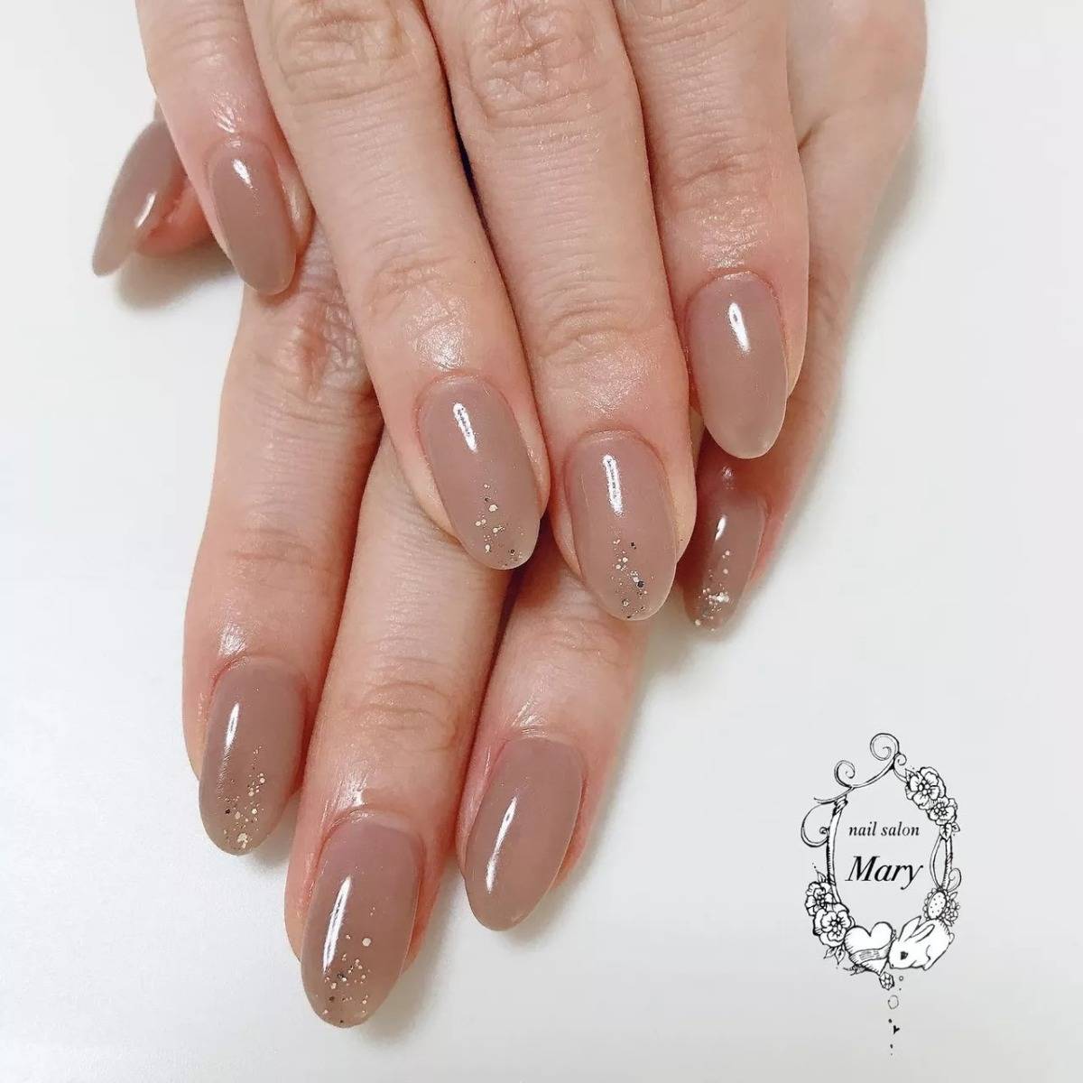 ベージュ×ラメネイル