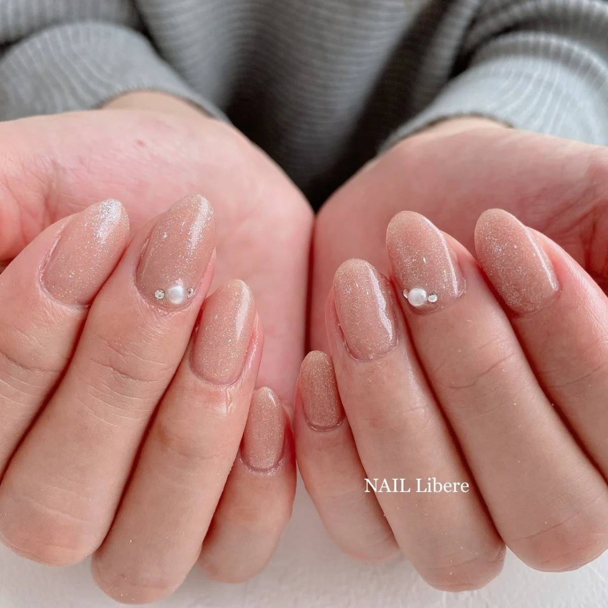 ベージュ×ラメネイル