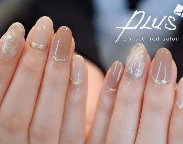 ベージュ×ラメネイル