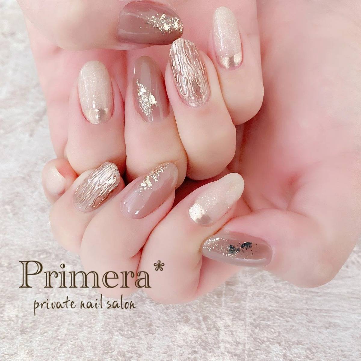 ベージュ×ラメネイル