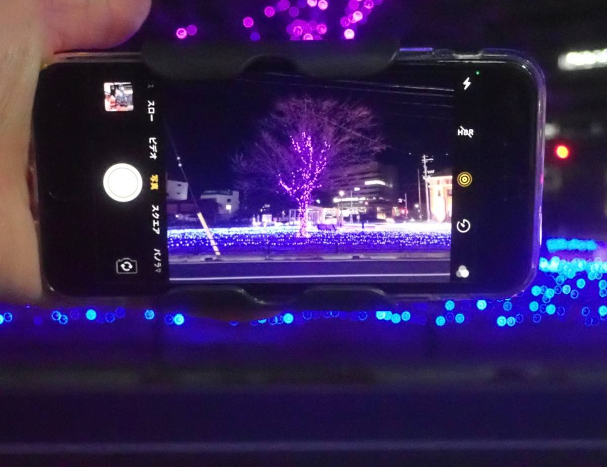 ダイソーのスマホホルダーダークグレー