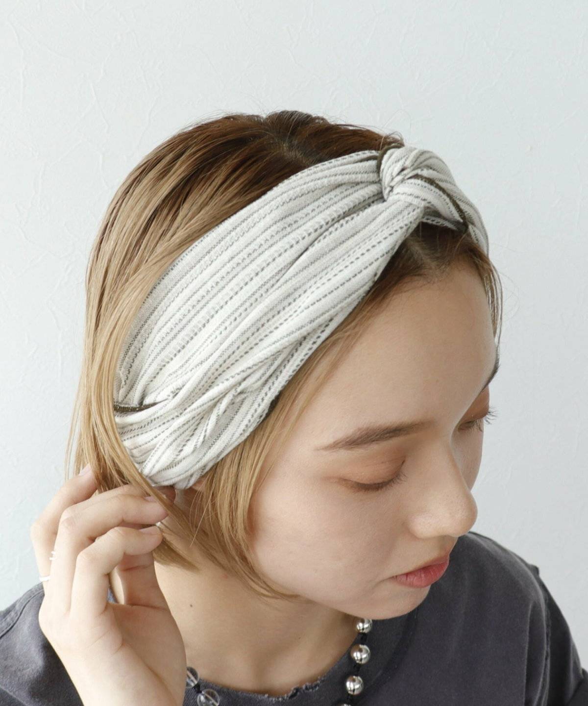 ヘアバンドコーデ