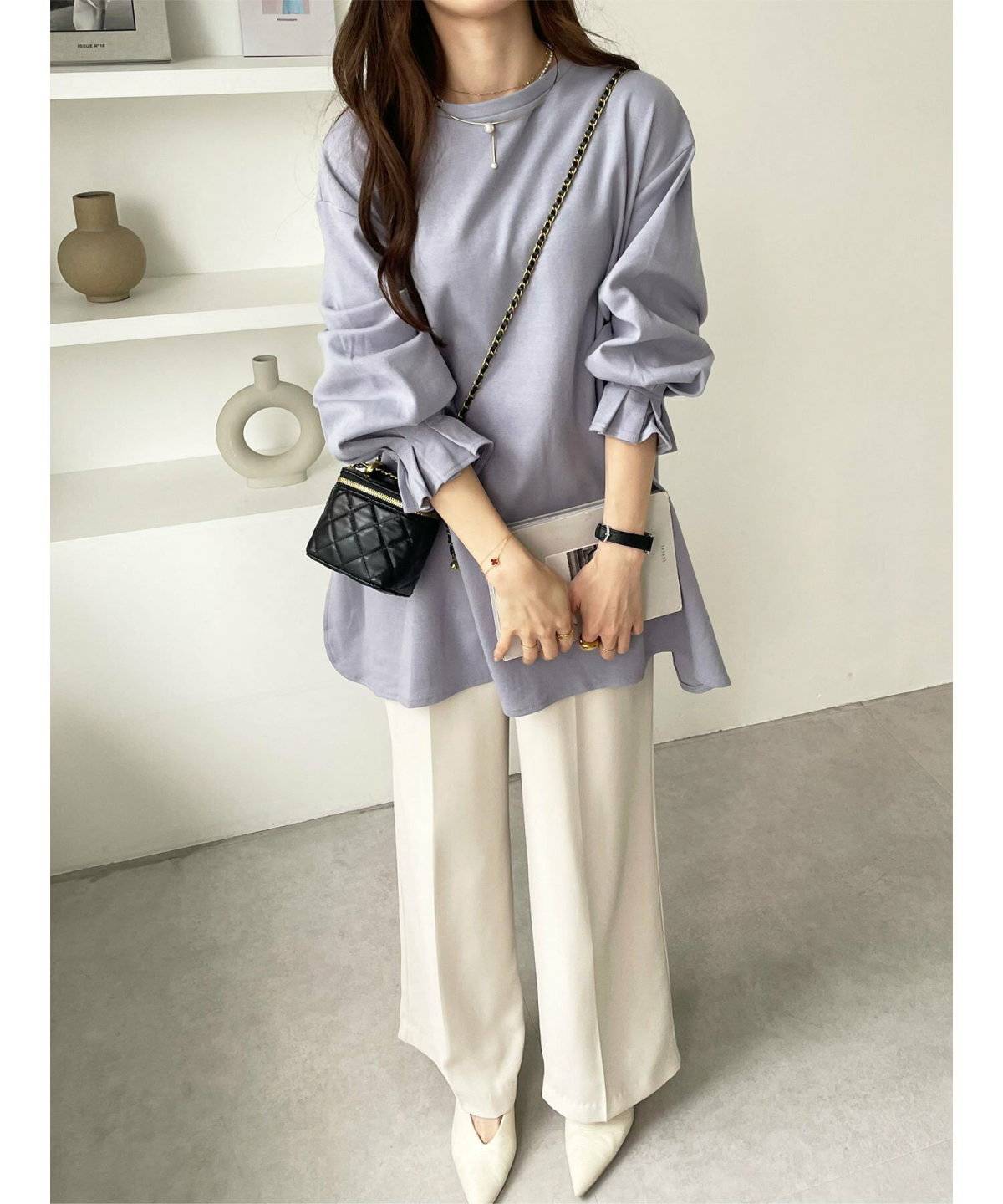 パンツコーデの女性