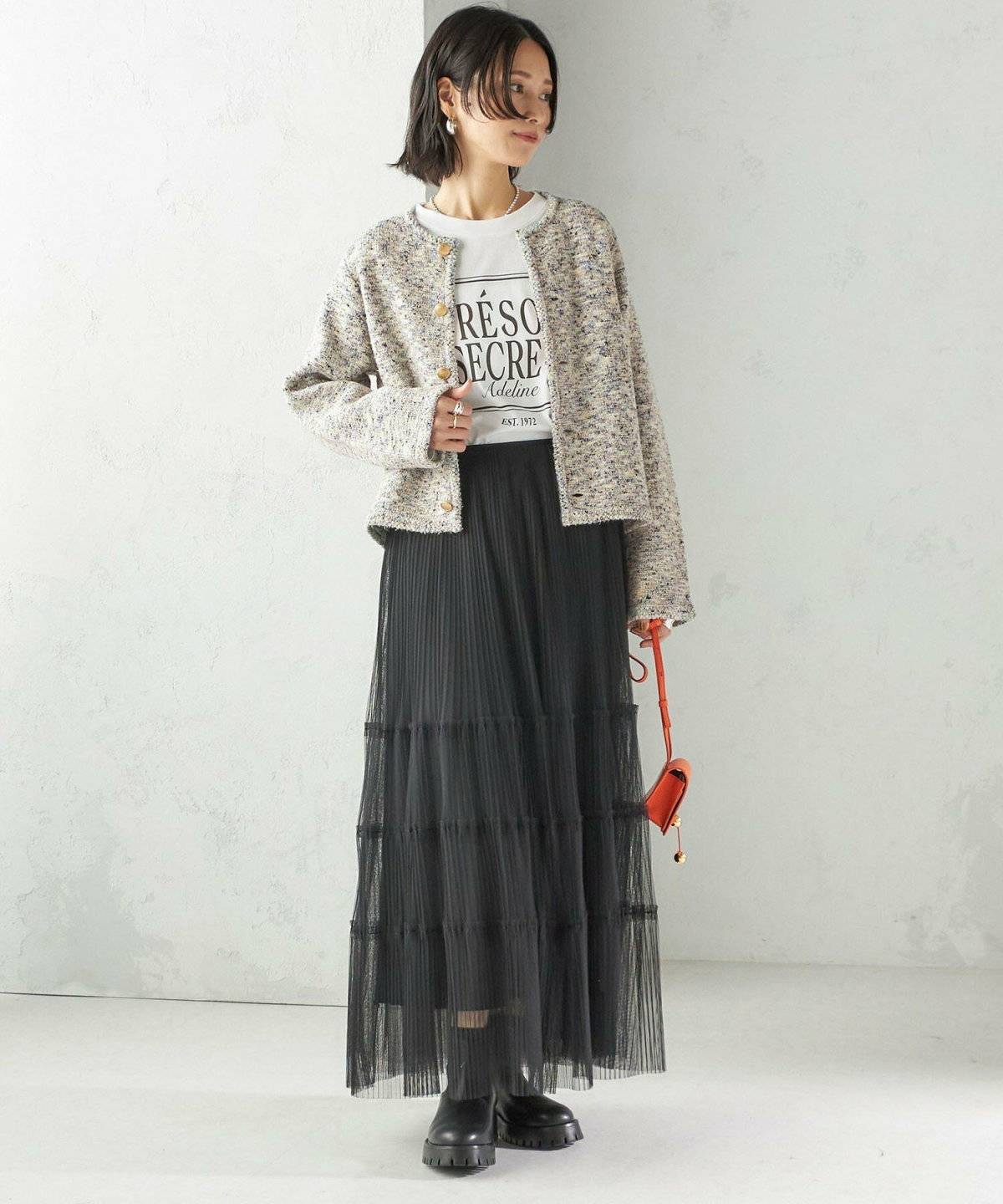 スカートを履いた女性