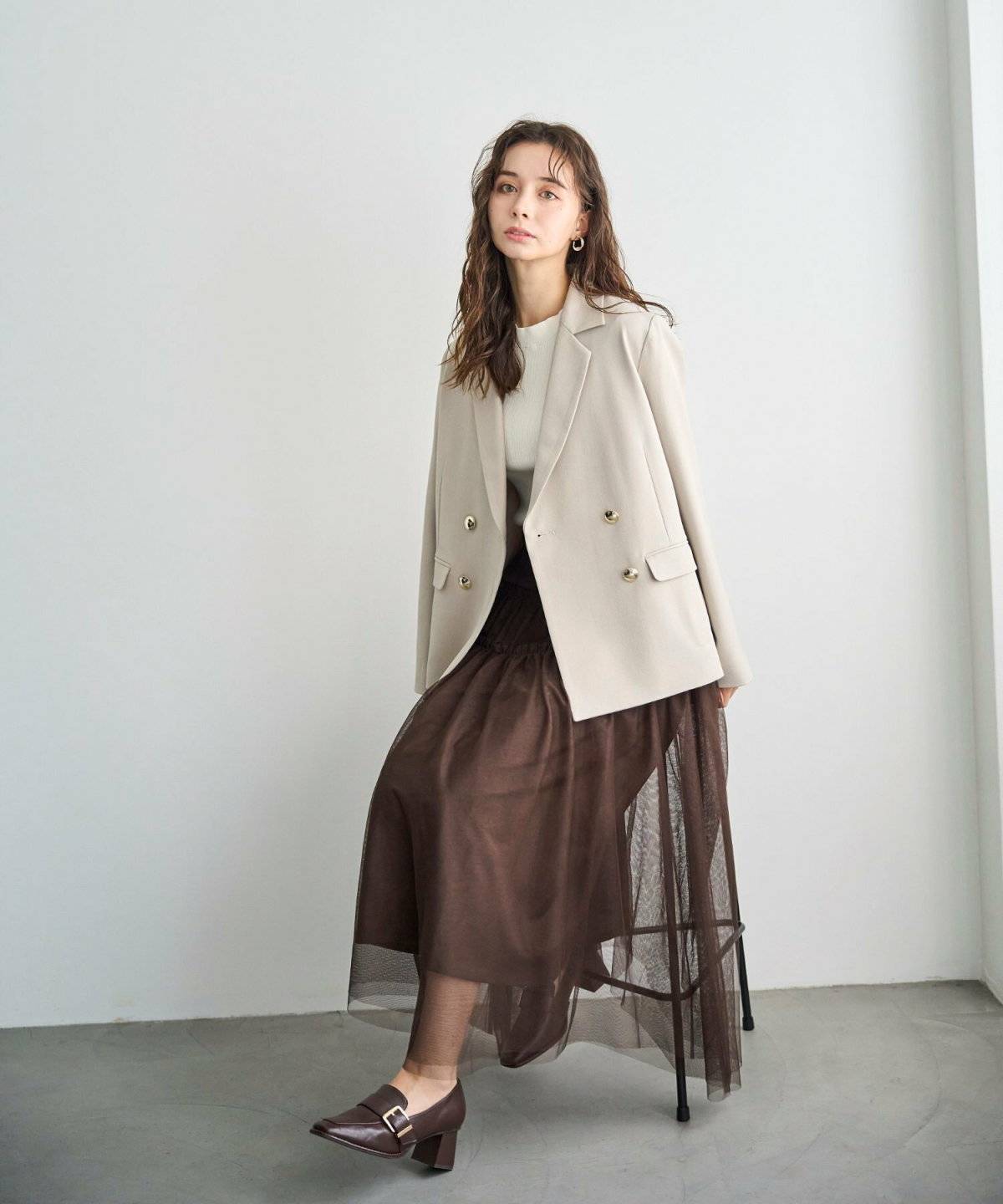 スカートを履いた女性