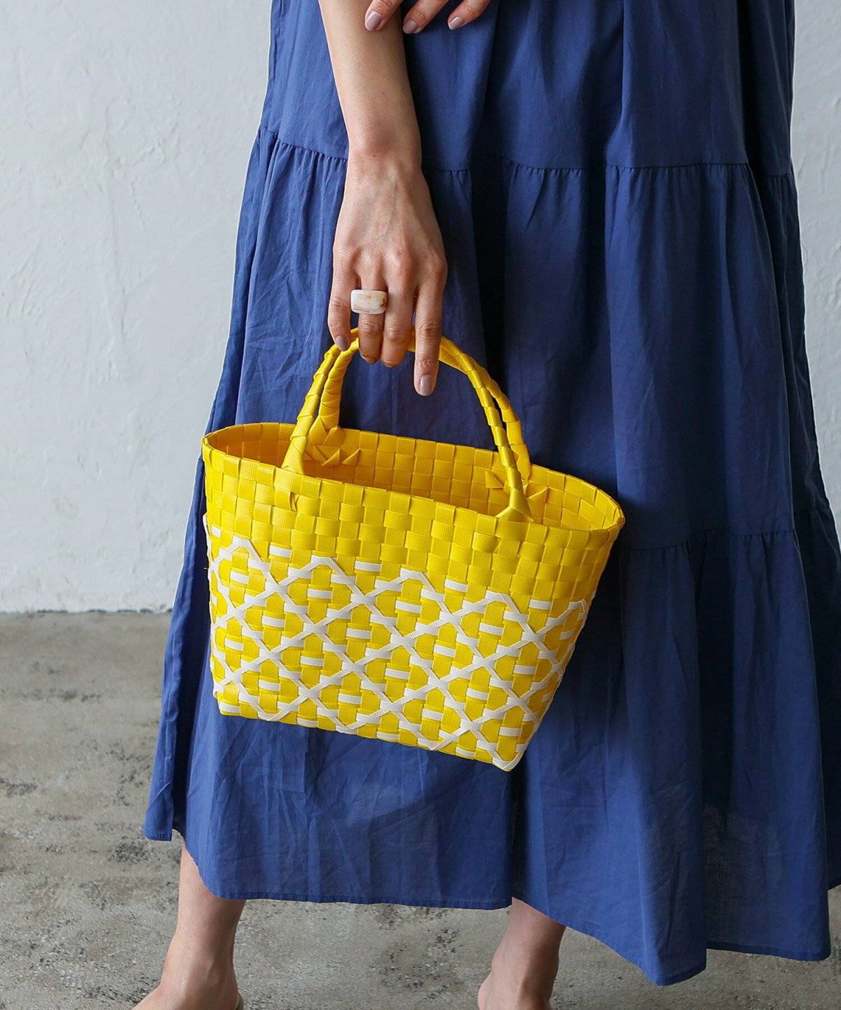 目立ちカラーを使ったコーデ