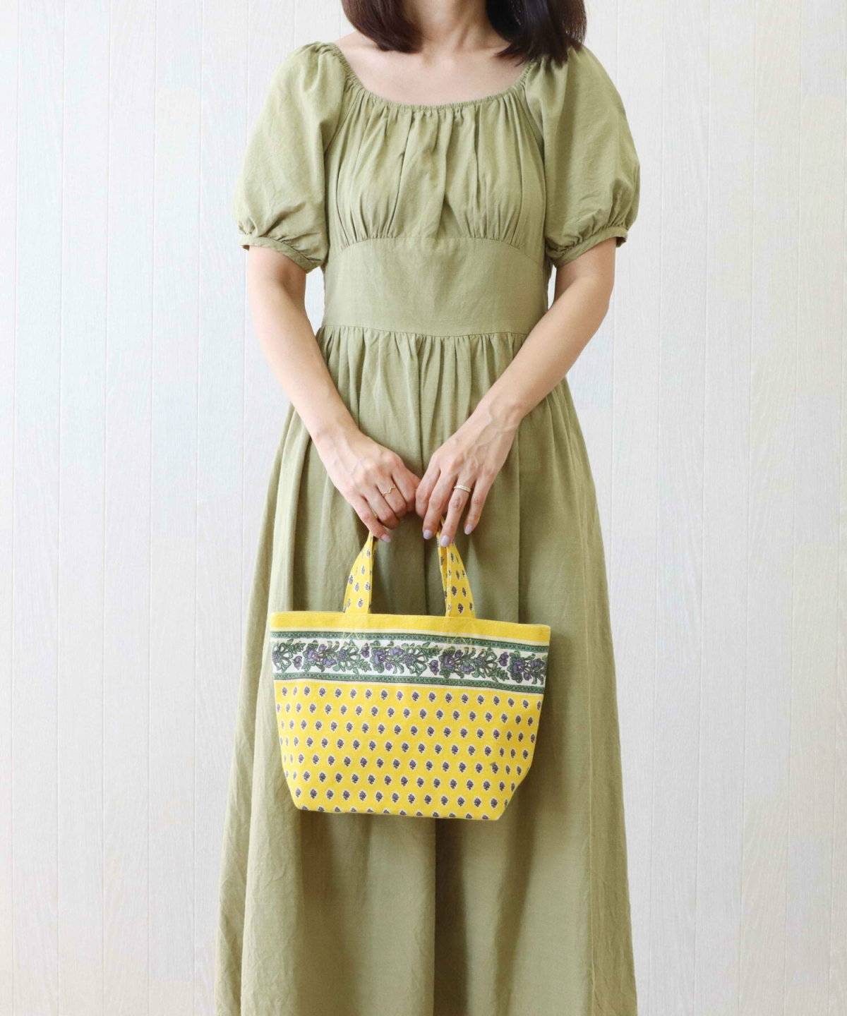 グリーン×イエローバッグコーデ