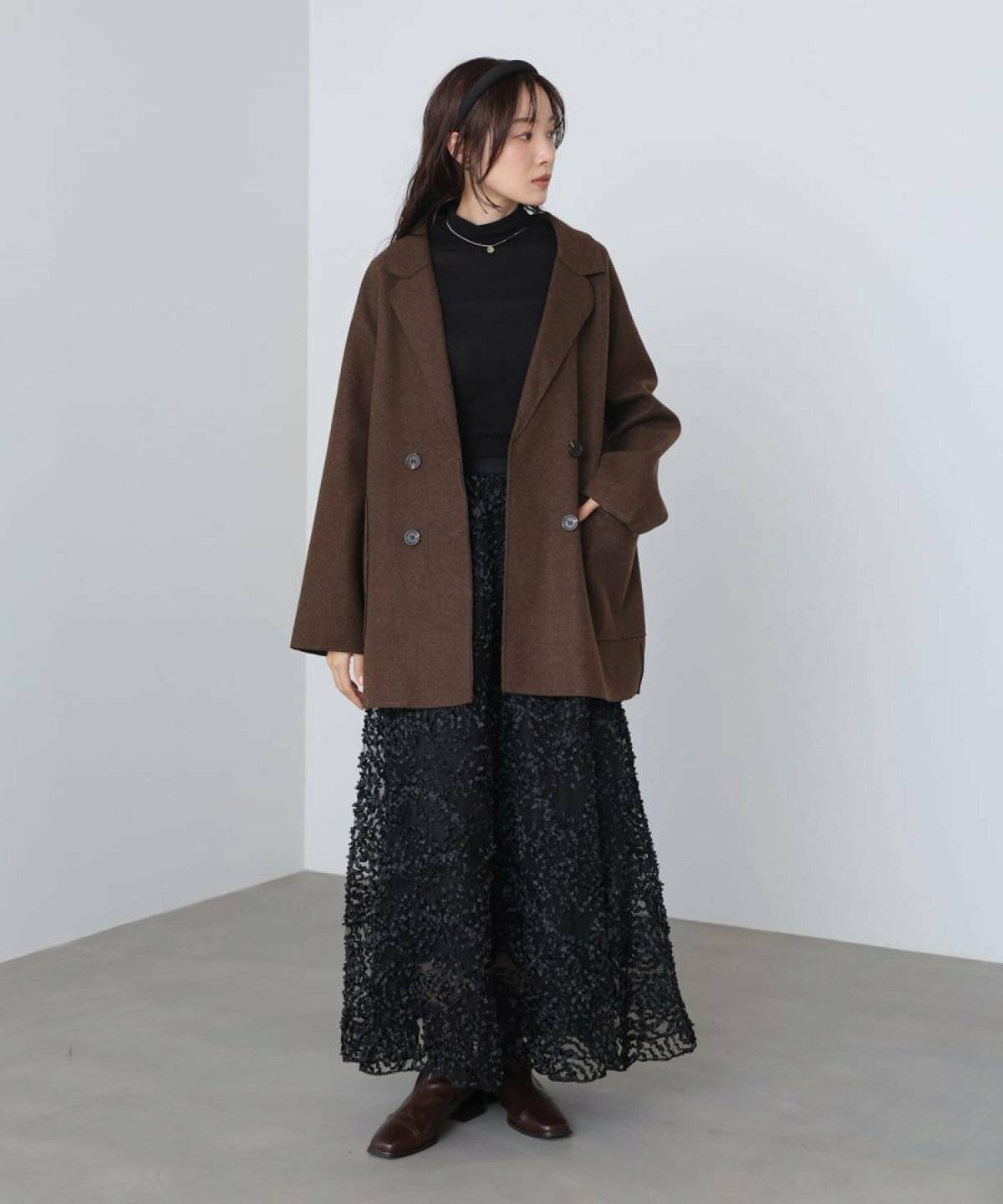 スカートコーデの女性