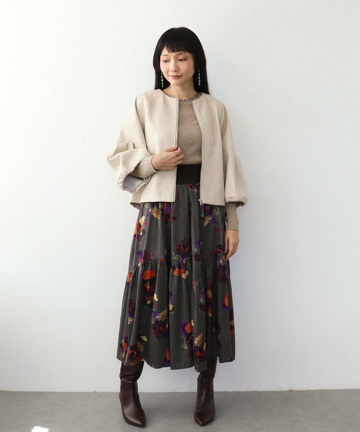 ベージュ　ライダース　コーデ