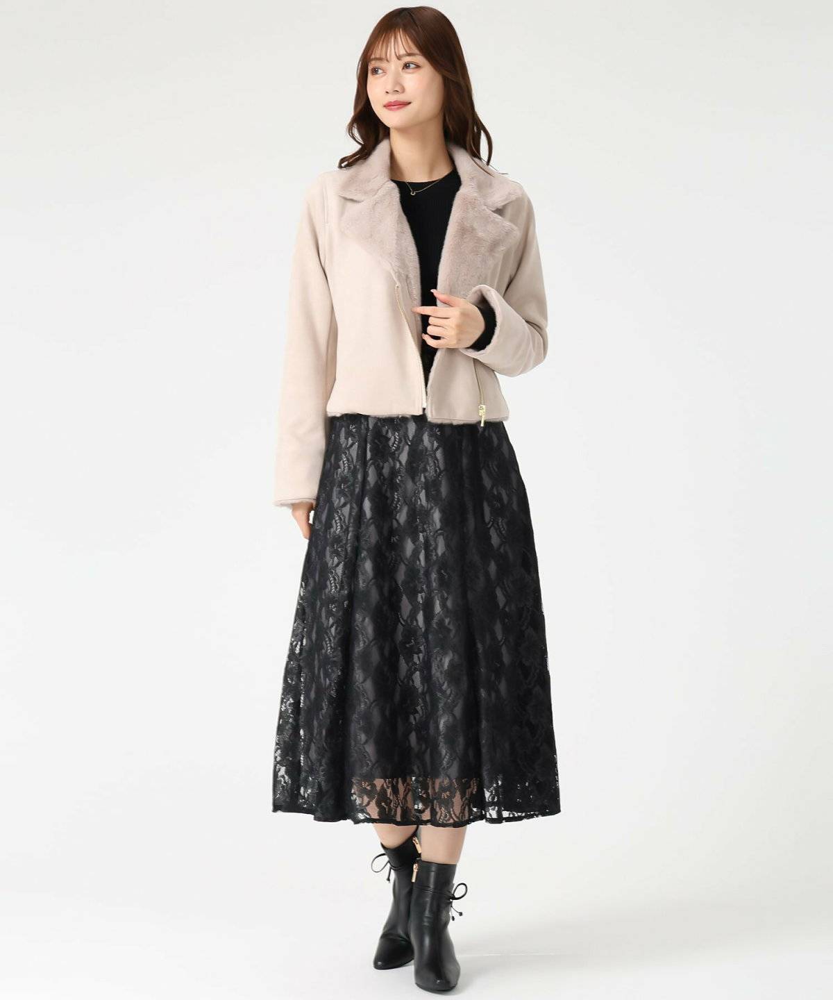 ベージュ　ライダース　コーデ