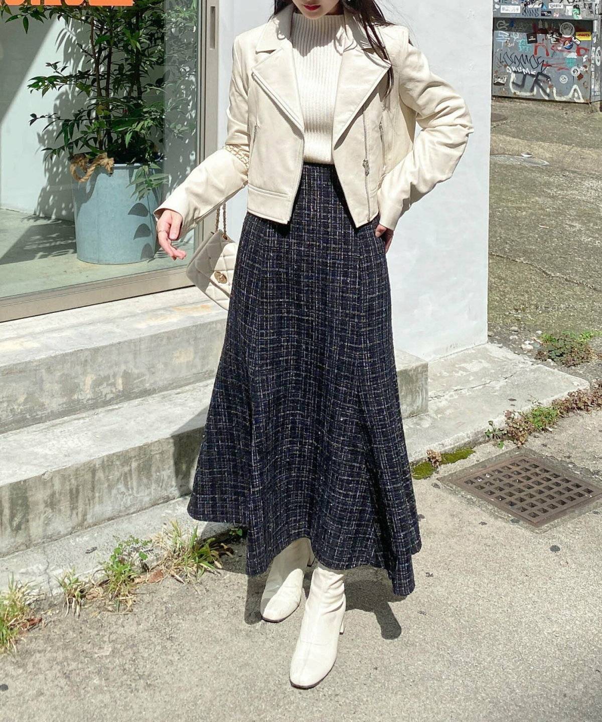 ベージュ　ライダース　コーデ