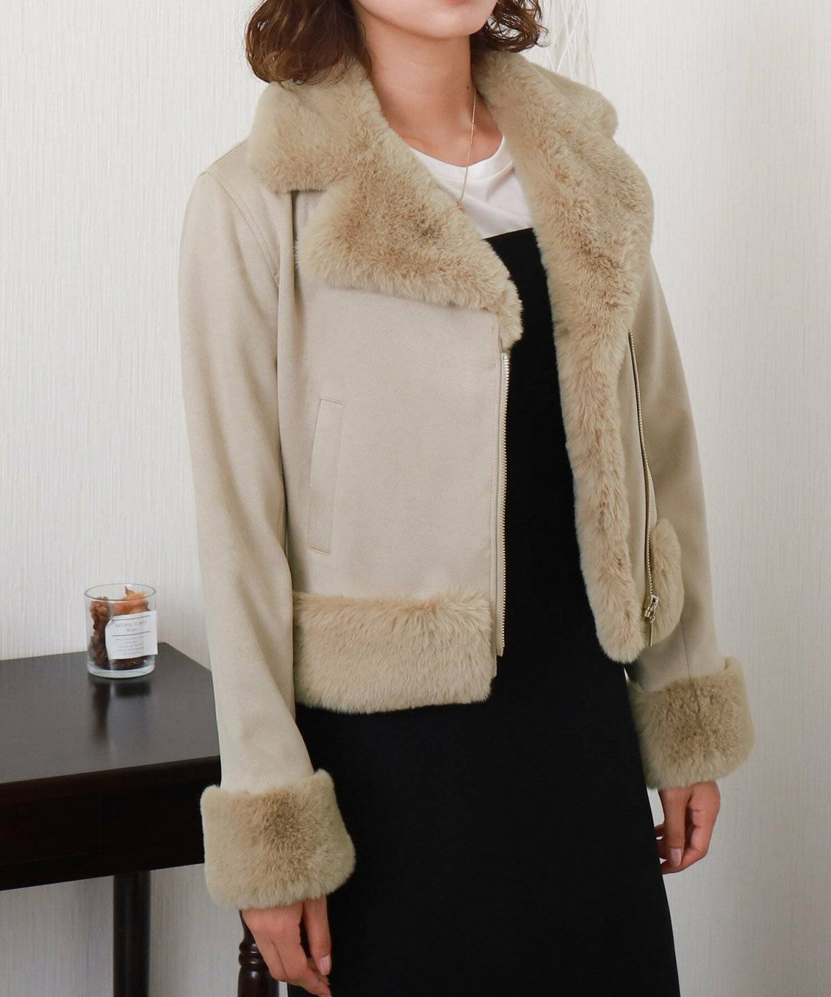 ベージュ　ライダース　コーデ