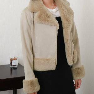 ベージュライダースジャケットのコーデ術♪愛されスタイルの作り方