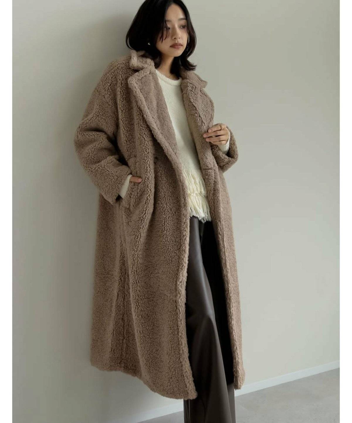 コート×ワイドパンツ