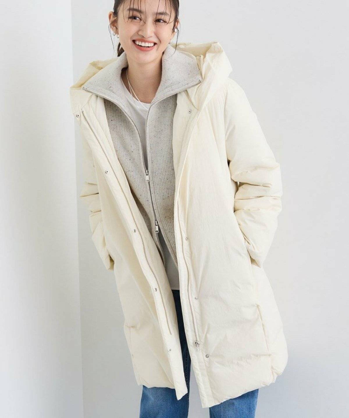 ロングダウンジャケット×デニムパンツ