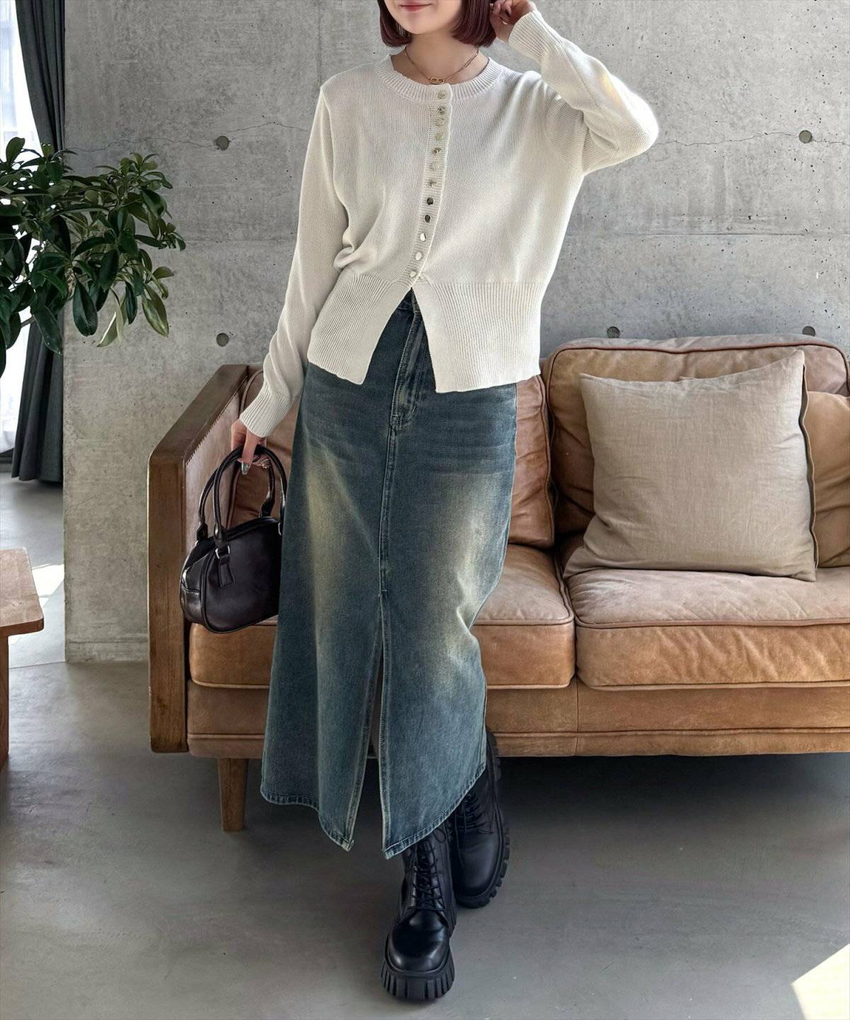 スカートコーデの女性