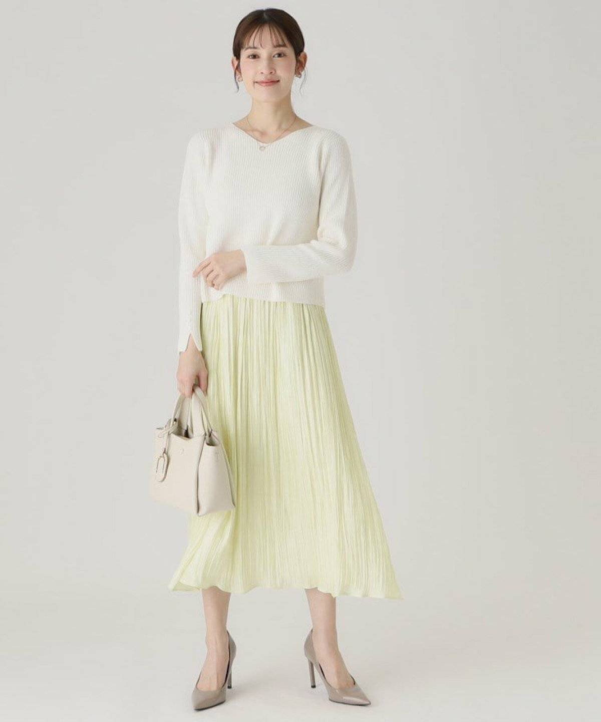 スカートコーデの女性