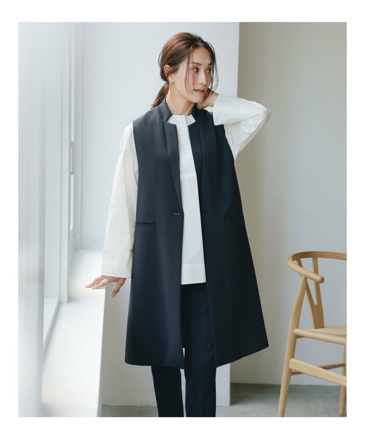 パンツコーデの女性