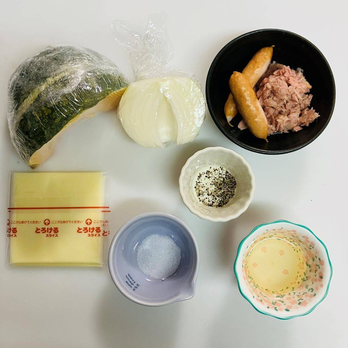 JAグループ公式の「かぼちゃとソーセージとしめじのチーズ焼き」のレシピ