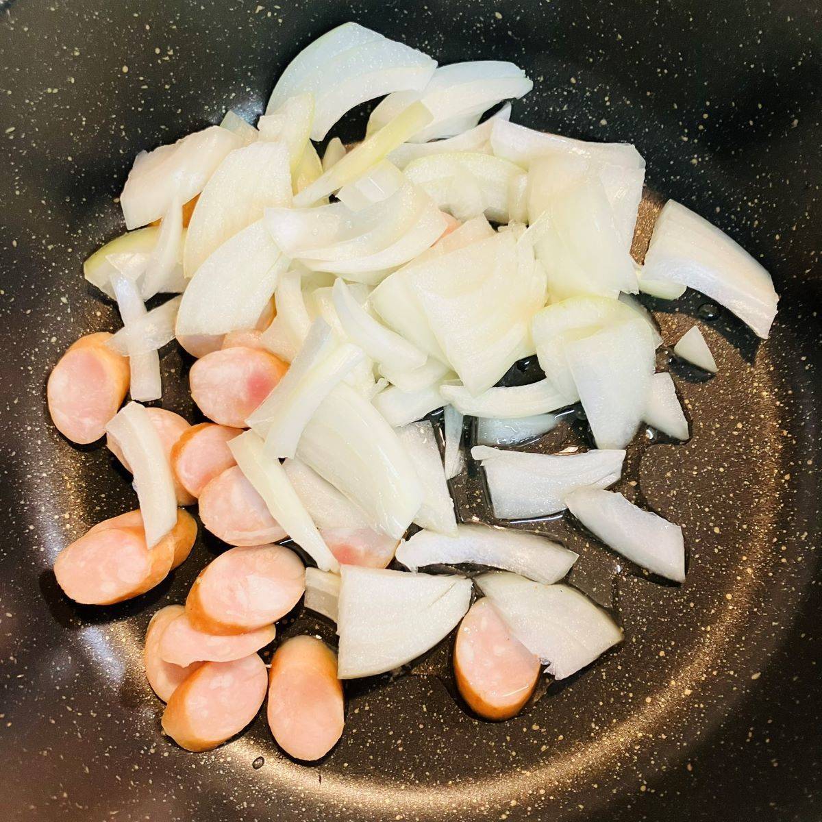 JAグループ公式の「かぼちゃとソーセージとしめじのチーズ焼き」のレシピ