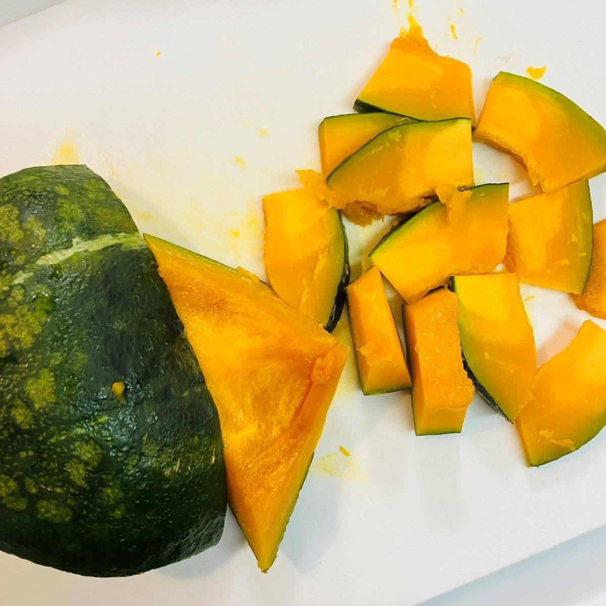 JAグループ公式の「かぼちゃとソーセージとしめじのチーズ焼き」のレシピ