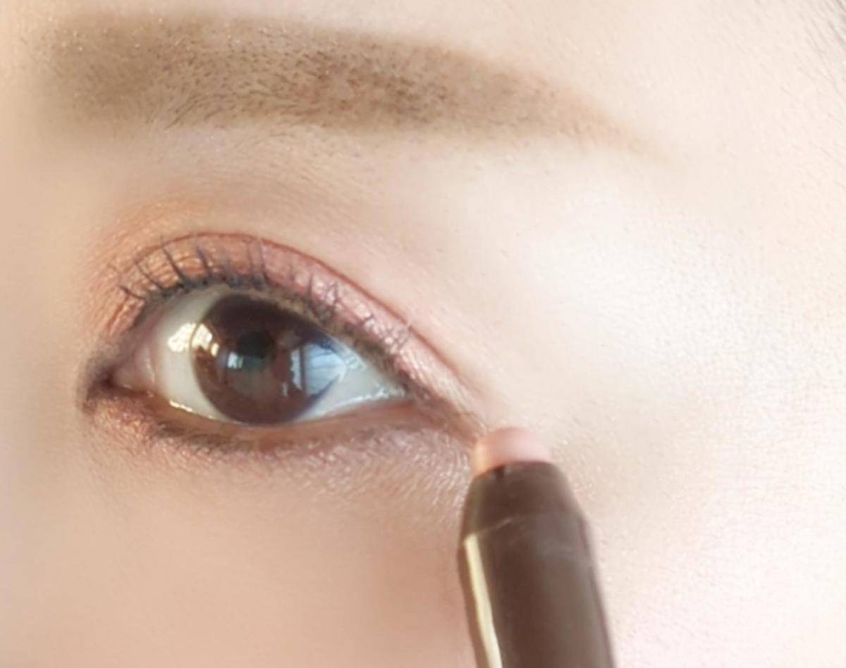 エクセルグリームオンフィットシャドウ下まぶたメイク