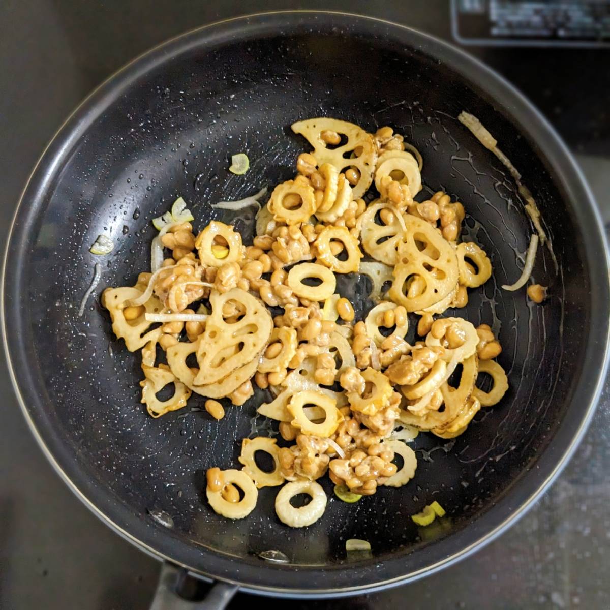 タカノフーズ公式の「ちくわとレンコンの納豆炒め」のレシピ