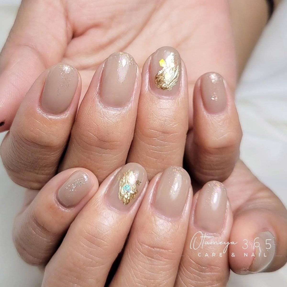 くすみベージュネイル