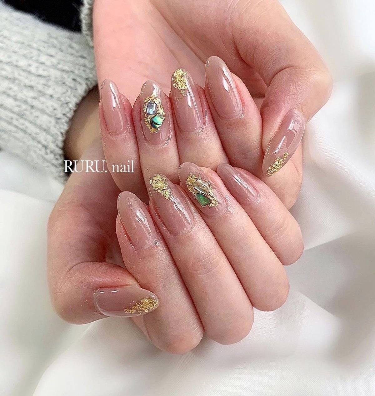 くすみベージュネイル