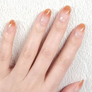 抜け感が超今っぽい。不器用さん向け「うるみグラデネイル」のやり方