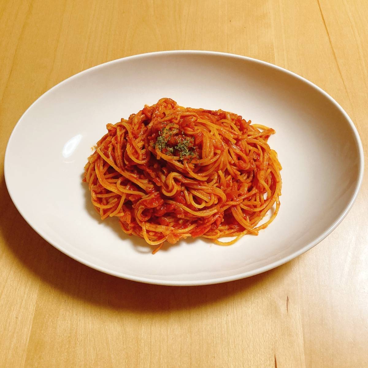 いちまさ公式の「カニかまとトマトジュースのワンパンパスタ」のレシピ