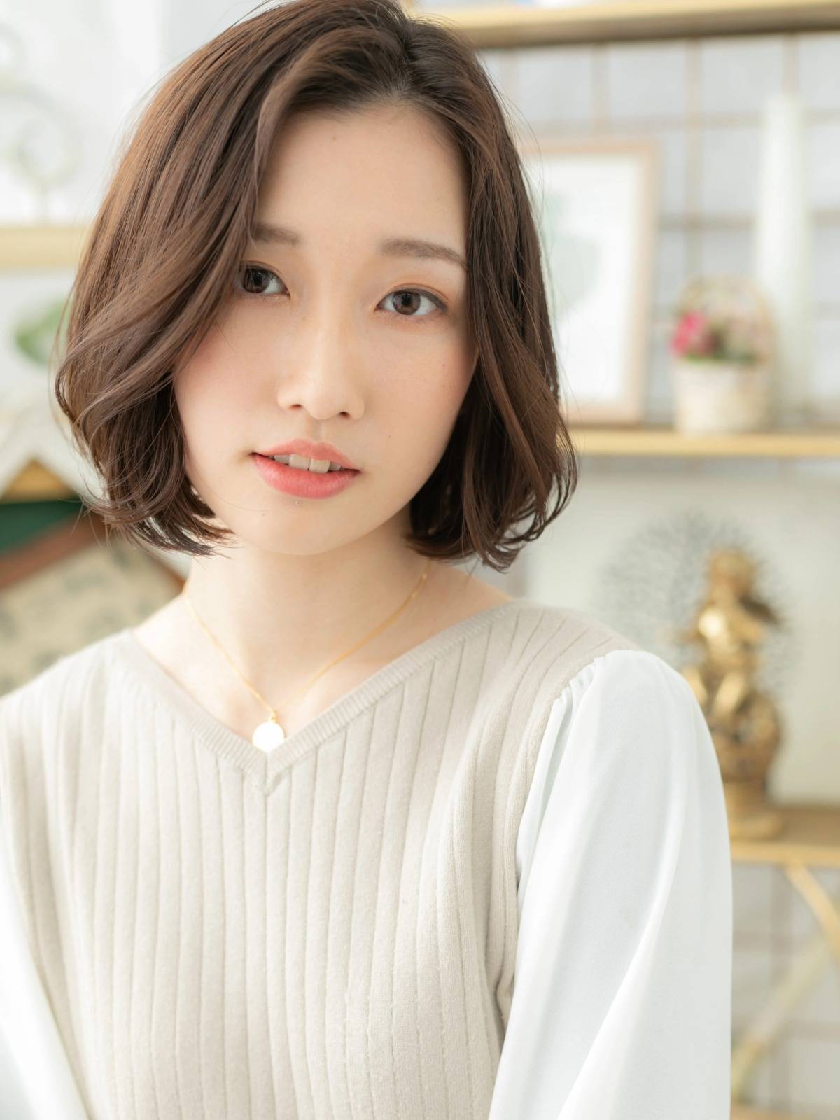 大人フェミニンなかきあげボブ