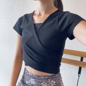 驚くほど気持ちいい……。椅子があればできる「巻き肩」改善ストレッチ