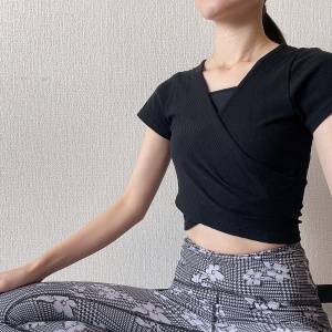 バキバキの背中がほぐれるやつ。椅子を使った「猫背」改善ストレッチ