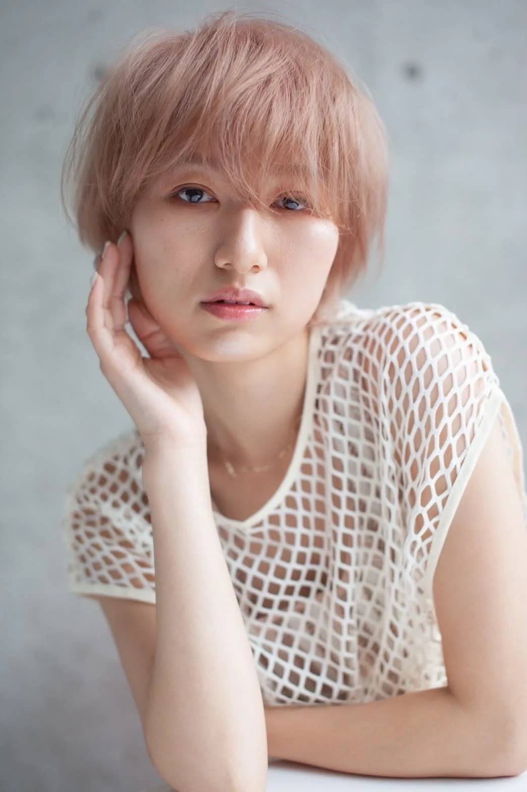 個性派カラーのショート