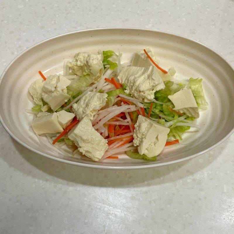 タカノフーズ公式の「納豆と豆腐のごまサラダ」のレシピ