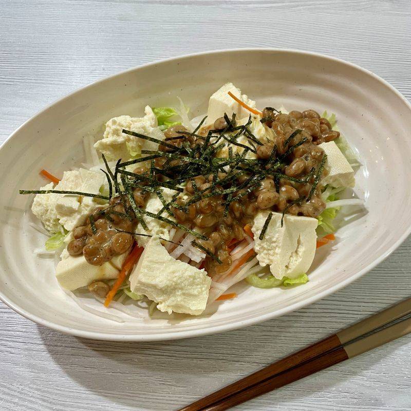 タカノフーズ公式の「納豆と豆腐のごまサラダ」のレシピ