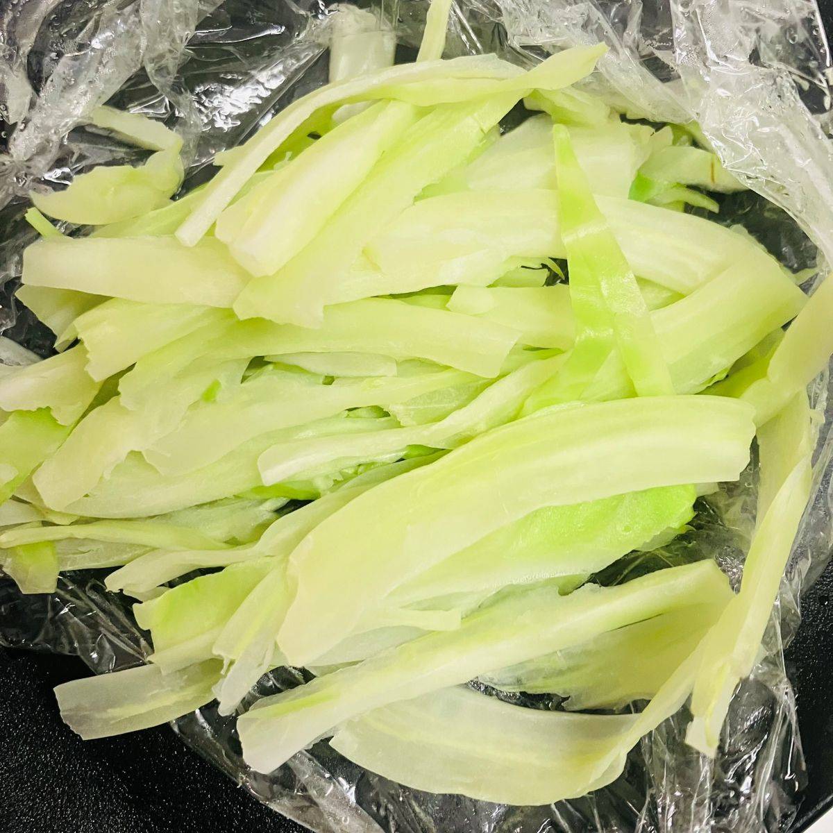 JAグループ公式の「❤キャベツの芯と豚とカニかまの卵炒め❤」のレシピ