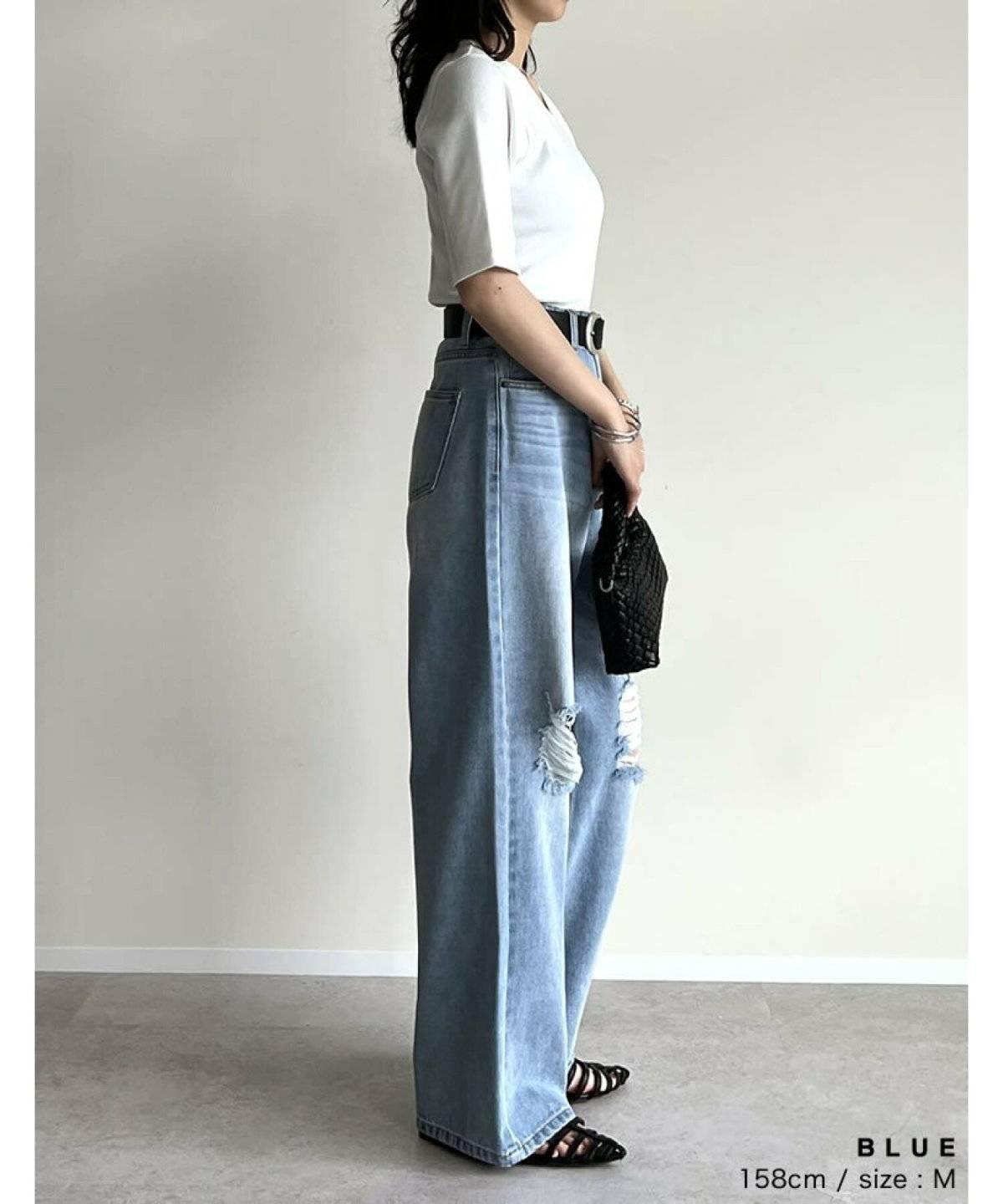 Tシャツを着た女性