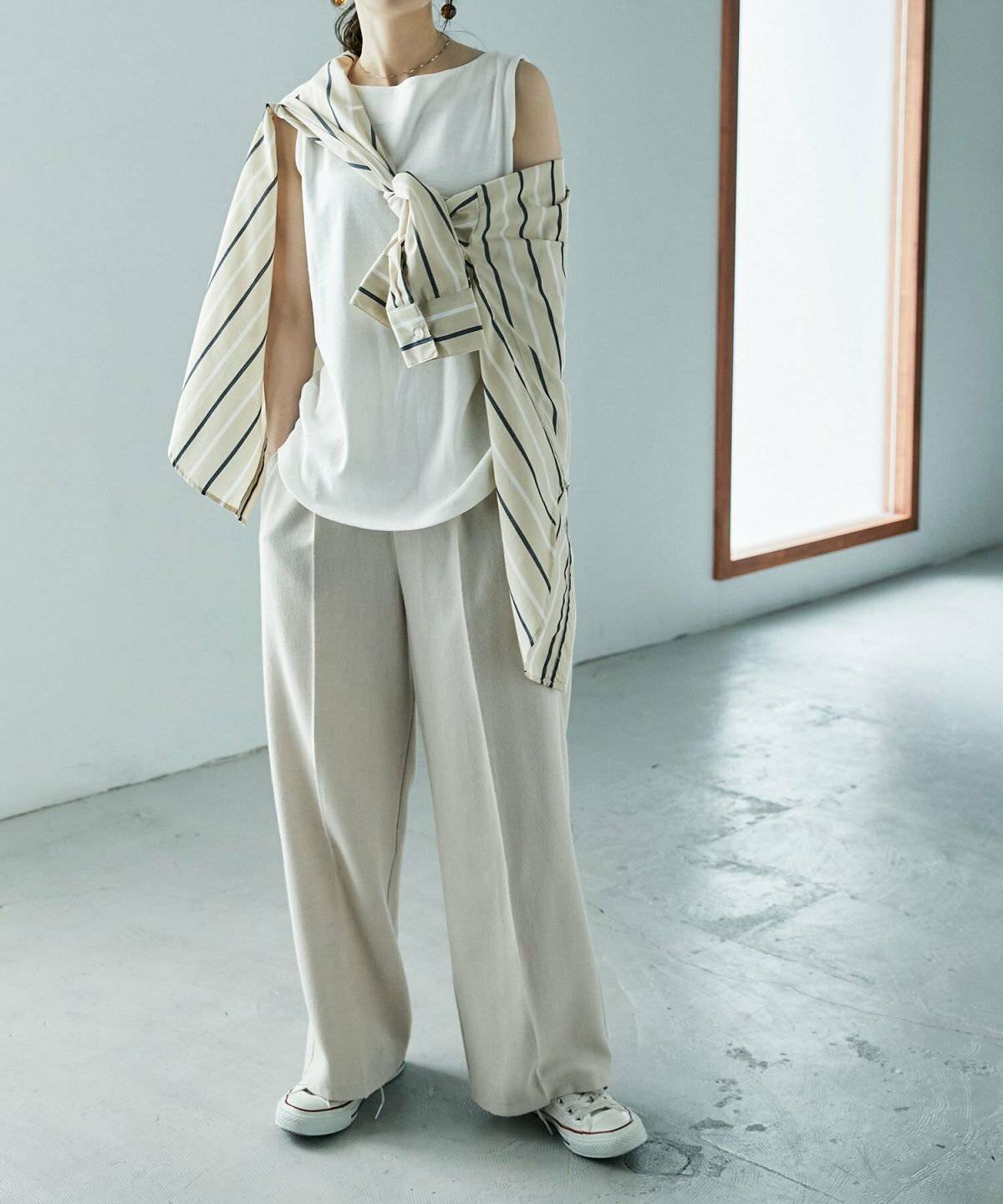 夏コーデの女性