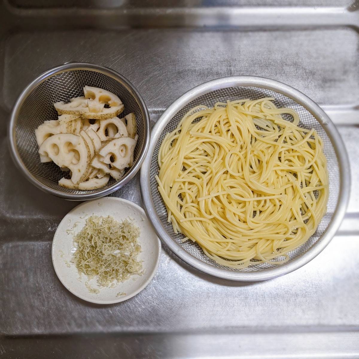 マ・マー ス公式の「れんこんとカリカリじゃこのパスタ」のレシピ