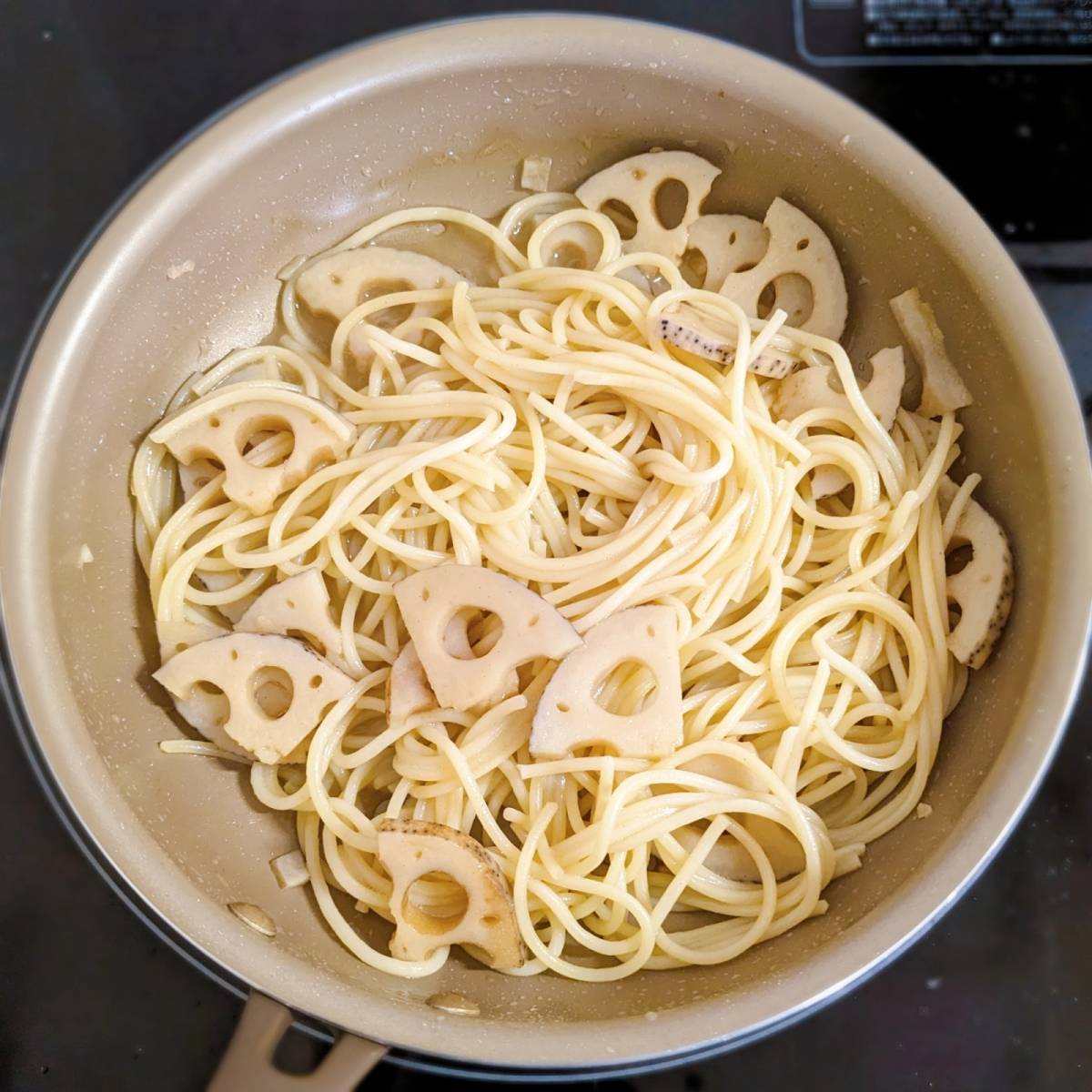 マ・マー ス公式の「れんこんとカリカリじゃこのパスタ」のレシピ
